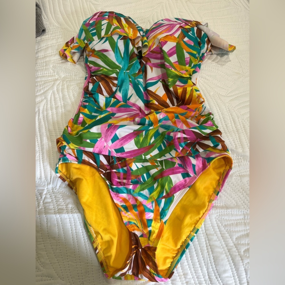 Bleu Rod Beattie New ruffle top Tropical Floral One Piece Swim Suit 8 tummy